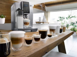 Bis zu 14 verschiedene Kaffeevariationen lassen sich mit dem neuen Vollautomaten von De´Longhi zubereiten. Das Sensorbedienfeld mit Touchfunktion macht das zum Kinderspiel