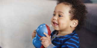 Der Gesundheitskonzern Philips hat neue Modelle seiner Avent Becher mit flexiblem Strohhalm auf den Markt gebracht; mit Griffen für Kleinkinder ab neun Monaten und ohne Griffe für Kinder ab einem Jahr