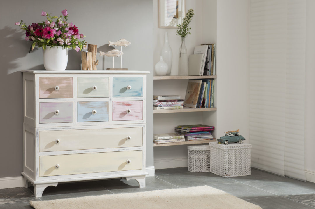 Möbel im Shabby-Chic mit Bondex Kreidefarben zu gestalten, sind sind für Heimwerker kein Problem