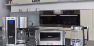 Die neue Frühstücksserie Elegance von Russell Hobbs besteht aus einer digitalen Kaffeemaschine, einem Wasserkocher sowie einem Langschlitz-Toaster