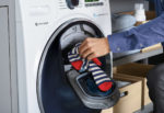 Nachlade-Tür im Bullauge der AddWash Waschmaschine kann Drücken der Start-/Pause-Taste nach fünf Sekunden geöffnet werden, wenn die Temperatur in der Trommel unter 50 Grad Celsius liegt