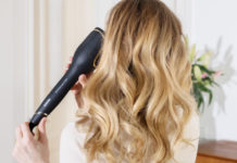 Mit dem Philips StyleCare Auto Curler lassen sich langanhaltende Locken wie vom Profi stylen