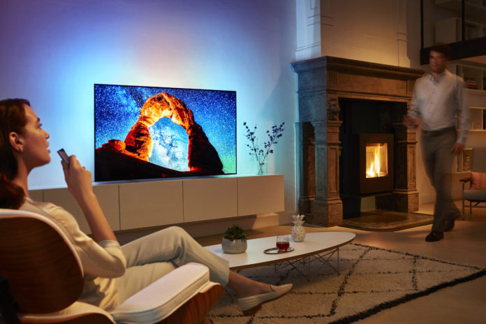 Philips TV und Google Assistant ermöglichen die Interaktion des Zuschauers mit dem Fernseher