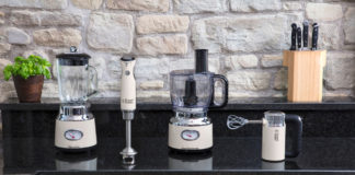 Das Retro Vintage Cream Set von Russell Hobbs besteht aus Food Processor, Glas-Standmixer, Stabmixer sowie Handmixer und sorgt für ein ganz besonderes Flair in der Küche
