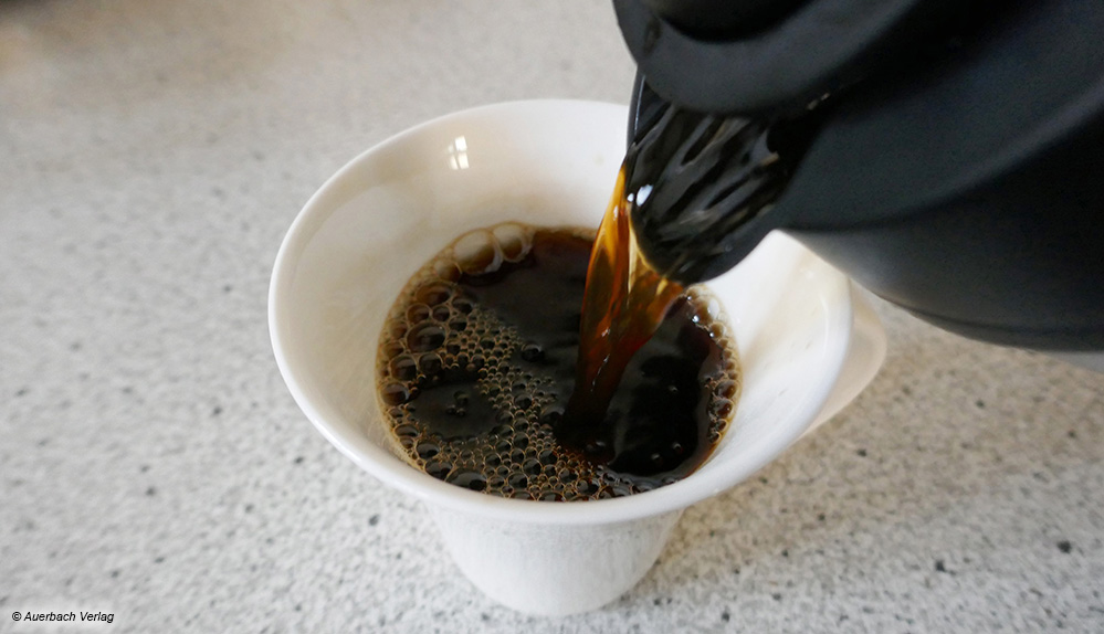 Einen schön gleichmäßigen und starken Kaffeefluss können im Test nur die Thermokannen von Sage und Philips erreichen