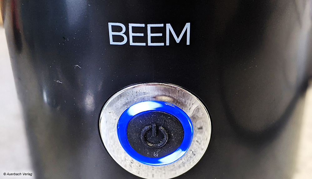 Beim Milchaufschäumer von Beem zeigt der Leuchtring um den einzigen Schalter den gewählten Betriebsmodus an