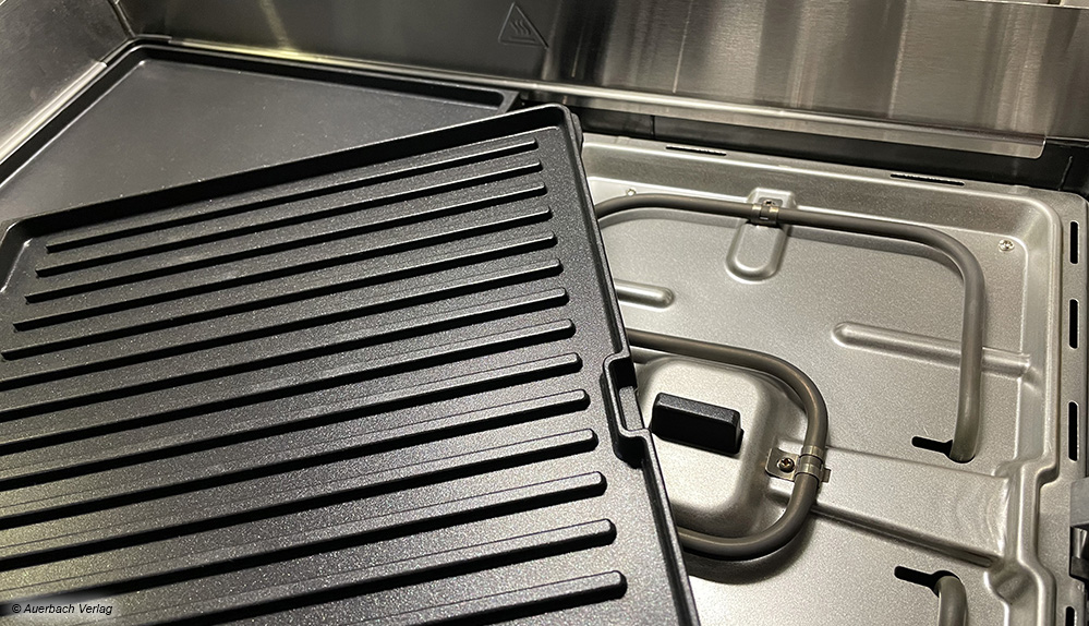 Die Heizelemente des Gastroback-Tischgrills sind dicht unter den herausnehmbaren Grillplatten integriert und bieten eine gleichmäßige Wärmeübertragung