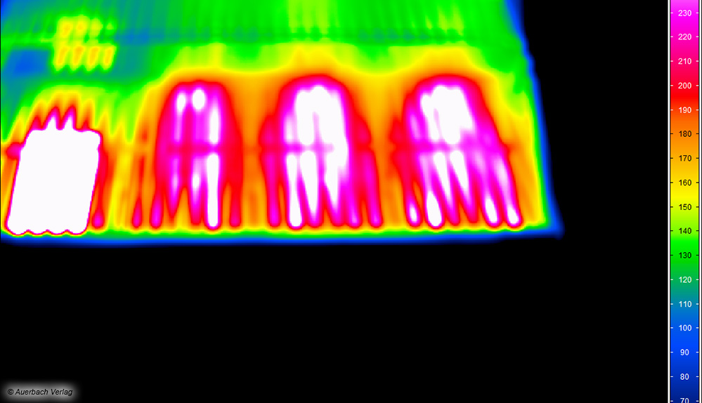Im Infrarotbild ist links der äußerst heiße Keramikbrenner zu erkennen, die Hitzeverteilung ist nicht ganz gleichmäßig