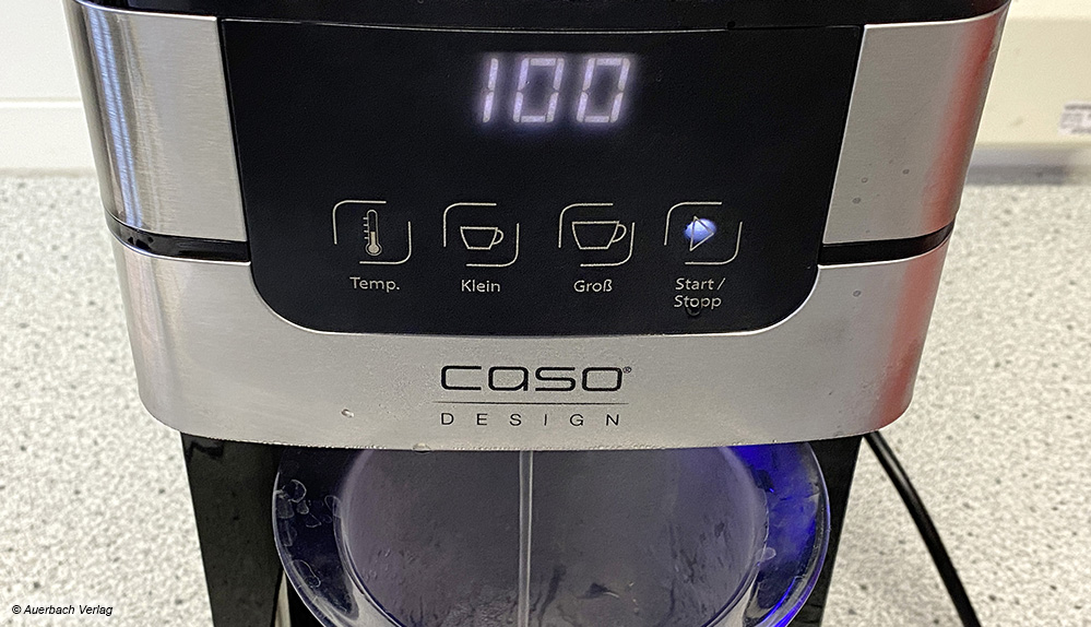 Das Gerät von Caso produziert sehr schnell heißes Wasser, auch aus kaltem Zustand. Dampf kondensiert jedoch am Display