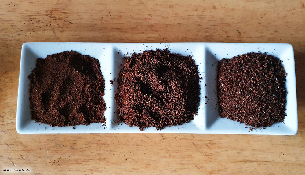Unterschiedliche Mahlgrade (v. l. n. r.): fein für Mokka oder Espresso, mittelfein für klassischen Filterkaffe und grob für French Press