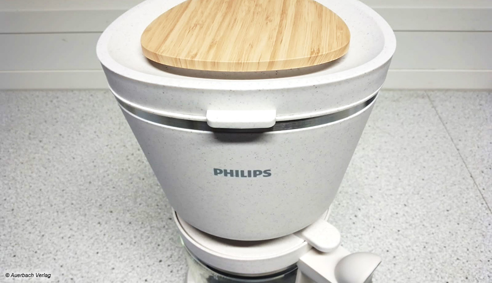 Das Gerät aus dem Hause Philips unterscheidet sich im Aussehen etwas von den anderen Maschinen – es besteht komplett aus nachhaltigem Kunststoff