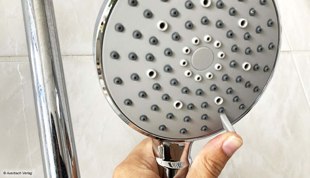 Durch Weiterschieben des Reglers am Duschkopf lässt sich beim Variété-Modell während des Duschens die Einstellung ändern 