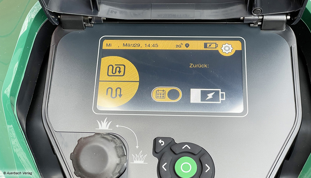 Über das farbige Touch-Display kann der Robomow sehr leicht programmiert und bedient werden 
