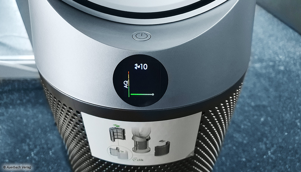 Der Luxus-Ventilator von Dyson ist gleichzeitig auch ein Luftreiniger. Auf dem modernen OLED-Display werden unter anderem die Luftwerte angezeigt