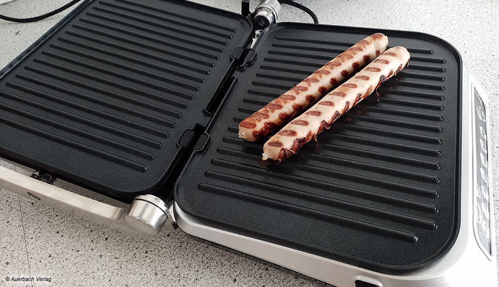 Fünf der getesteten Kontaktgrills können vollständig aufgeklappt werden für die Verwendung als Tischgrill, hier der Parrilla