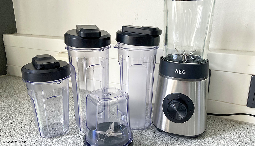 Der CB4-1-6ST von AEG eignet sich mit seinen „Mix&Go“-Bechern in verschiedenen Größen perfekt für den täglichen Smoothie
