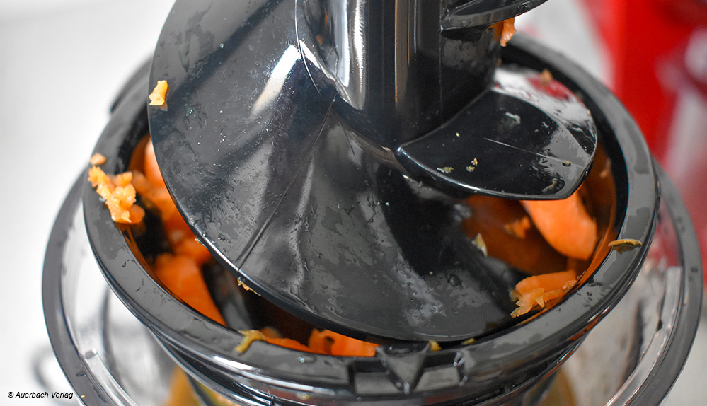 Die Schnecke in Nutrilovers kleinem Gerät fährt sich durch Karotten durchaus 