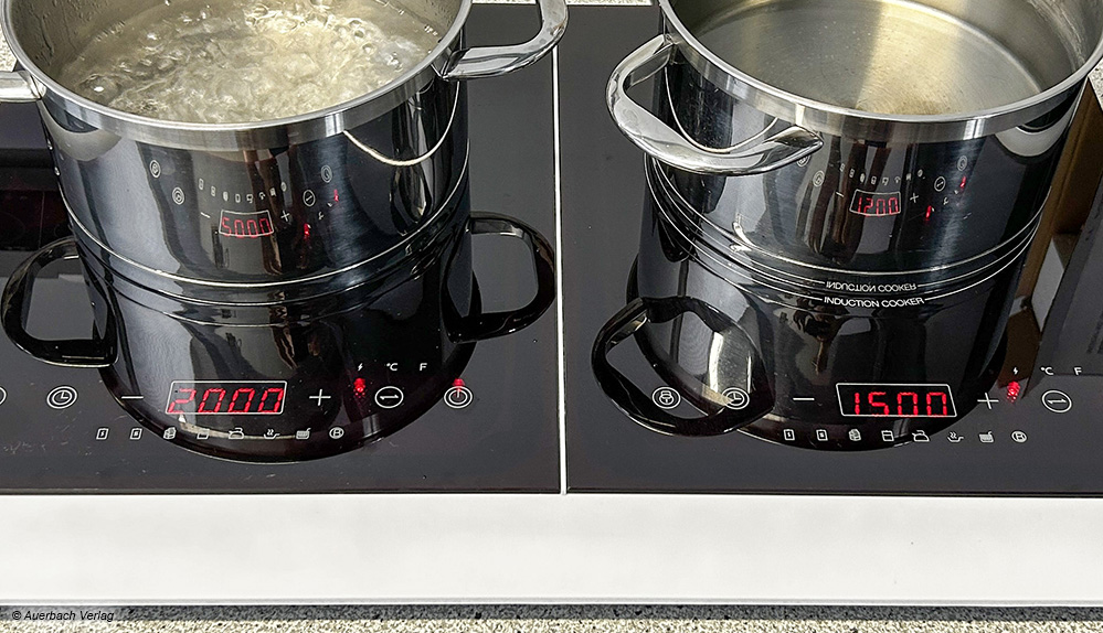 Nachteil Doppelkochfeld: Die maximale Leistung verteilt sich auf beide Felder, sodass das Ankochen länger dauert
