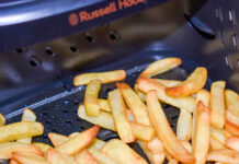 Die heiße Umluft sorgt dafür, dass Pommes auch ohne Wenden gleichmäßig schonend gegart und gebräunt werden