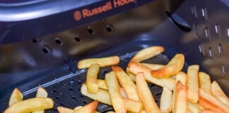 Die heiße Umluft sorgt dafür, dass Pommes auch ohne Wenden gleichmäßig schonend gegart und gebräunt werden