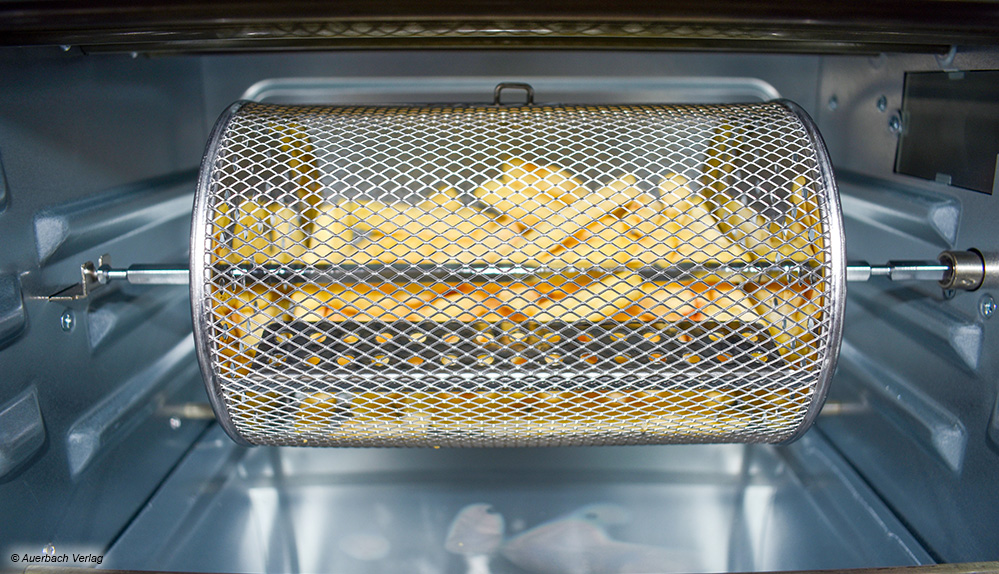 Casos Mini-Multifunktions-Ofen Airfry Chef 1700 hat einen Frittierkorb, der die Pommes langsam rotieren lässt
