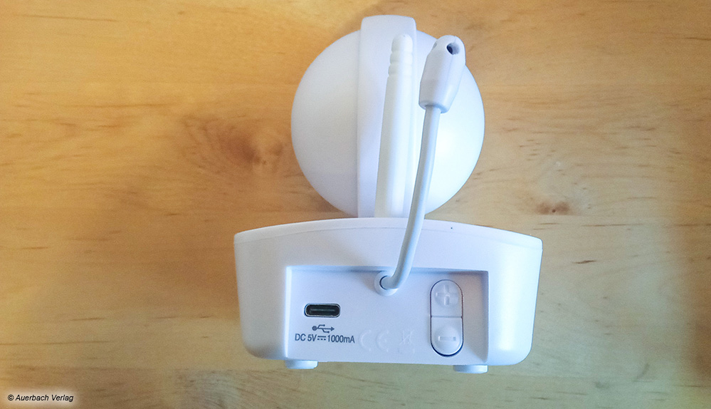 Die IP Babycam Move hat einen praktischen USB-C-Anschluss und lässt sich so leicht mit sämtlichen USB-C-Kabeln aufladen 
