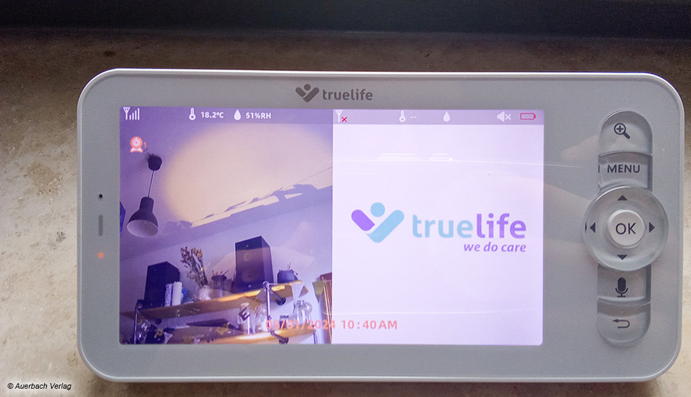 Die Nannycam R7 Dual Smart hat einen geteilten Bildschirm und kann auch mit mehreren Kameras gleichzeitig verbunden werden