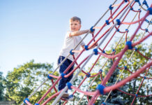 Kind Spielplatz