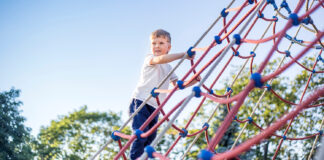 Kind Spielplatz