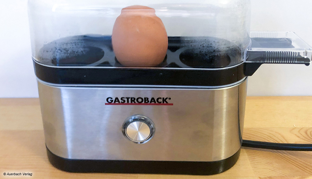 Ein bis drei Frühstückseier gleichzeitig sind mit dem Edelstahl-Eierkocher von Gastroback möglich 