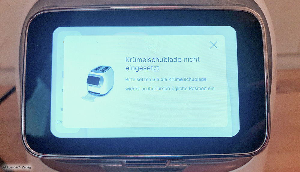 Der Toasty One kann mehr als ein gewöhnlicher Toaster. Beispielsweise erinnert er an das Entleeren des Krümelfachs 
