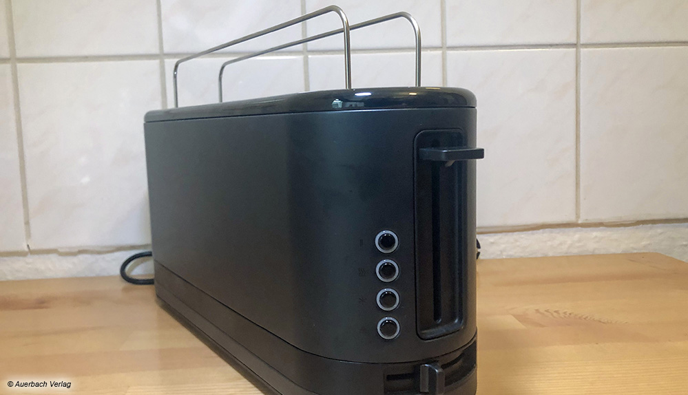 Der Langschlitztoaster von WMF hat einen integrierten Brötchenaufsatz. Schwer zu erkennen: die Tastenbeschriftung