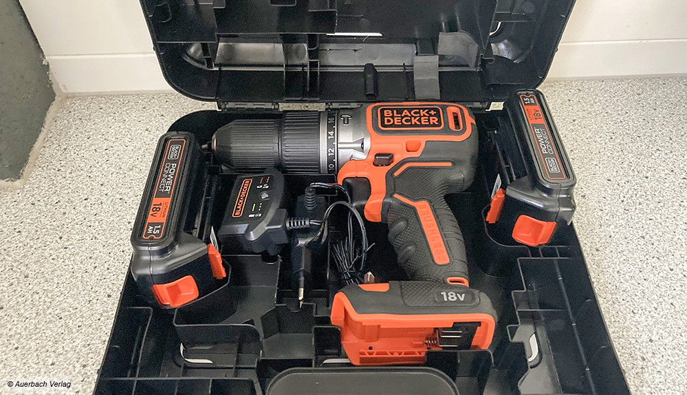 Im zugehörigen Koffer aus Hartplastik lässt sich der Black+Decker samt Zubehör sicher verstauen und transportieren