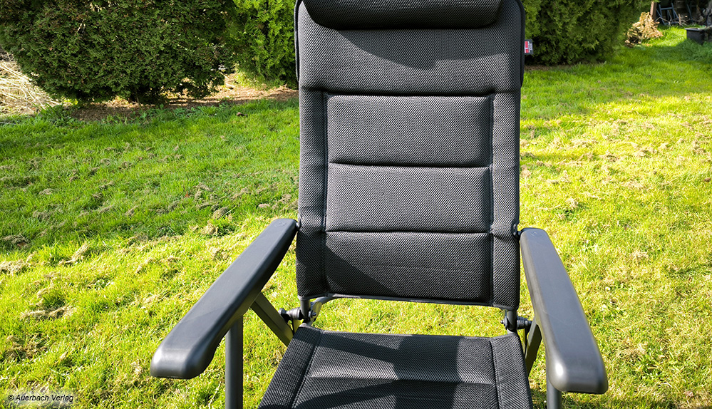 Der Teton von Outwell ist der größte Campingstuhl im Test. Er lässt sich zusammenklappen, 7-fach verstellen und hat eine abnehmbare Kopfstütze