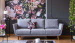 Wohnzimmer Couch mit Wandbild