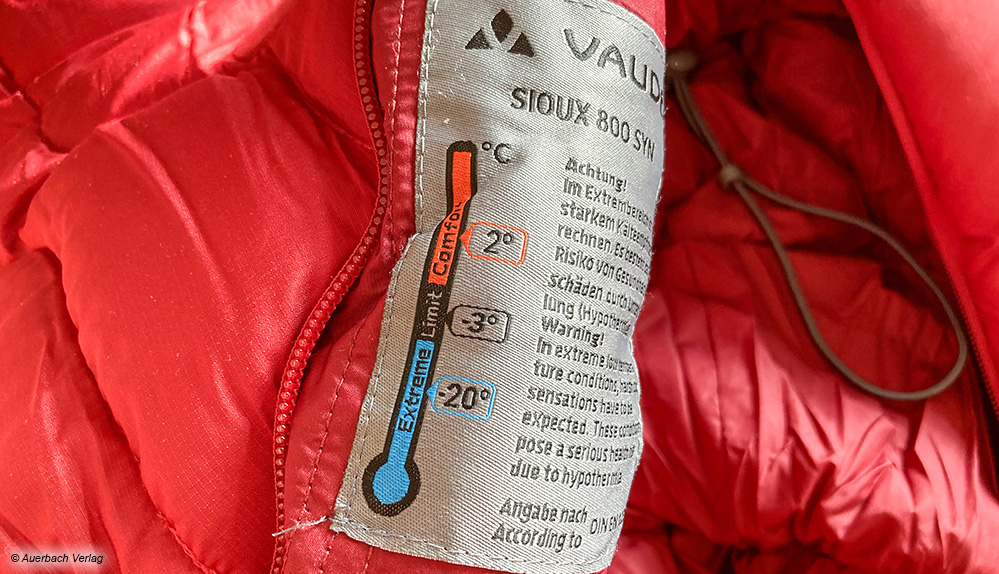 Bei den meisten Testmodellen ist der empfohlene Temperaturbereich direkt am Schlafsack ersichtlich, wie hier beim Vaude