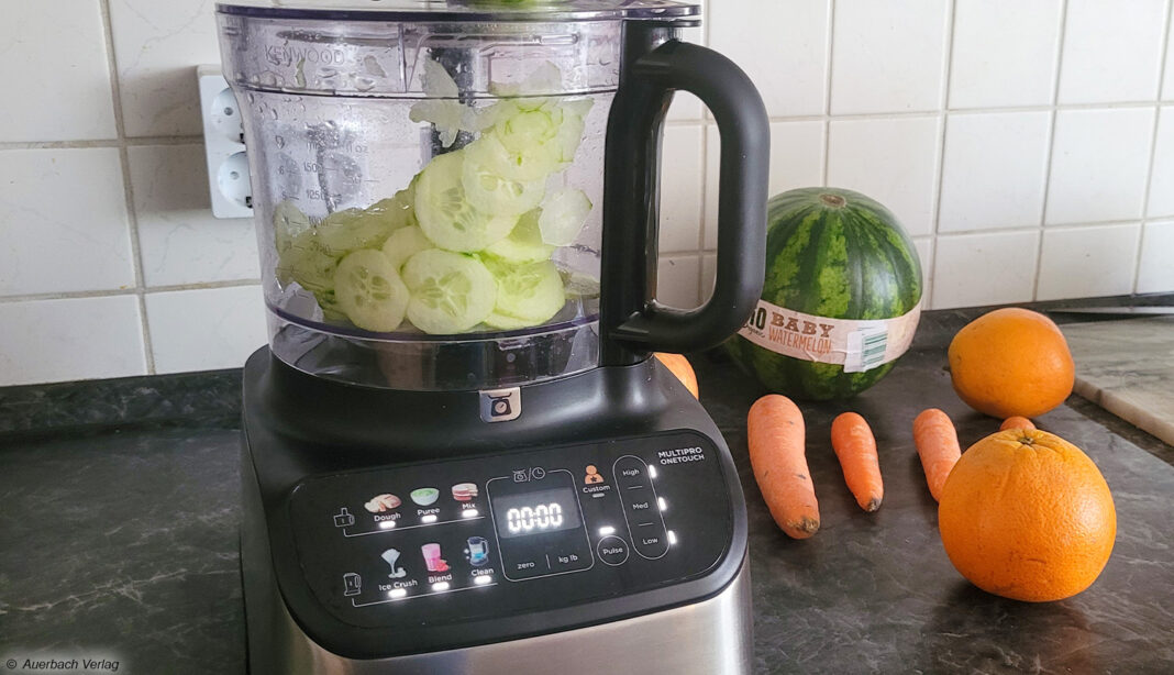 Ein leckerer Gurkensalat lässt sich mit der Kompakt-Küchenmaschine aus dem Hause Kenwood in weniger als einer Minute zubereiten
