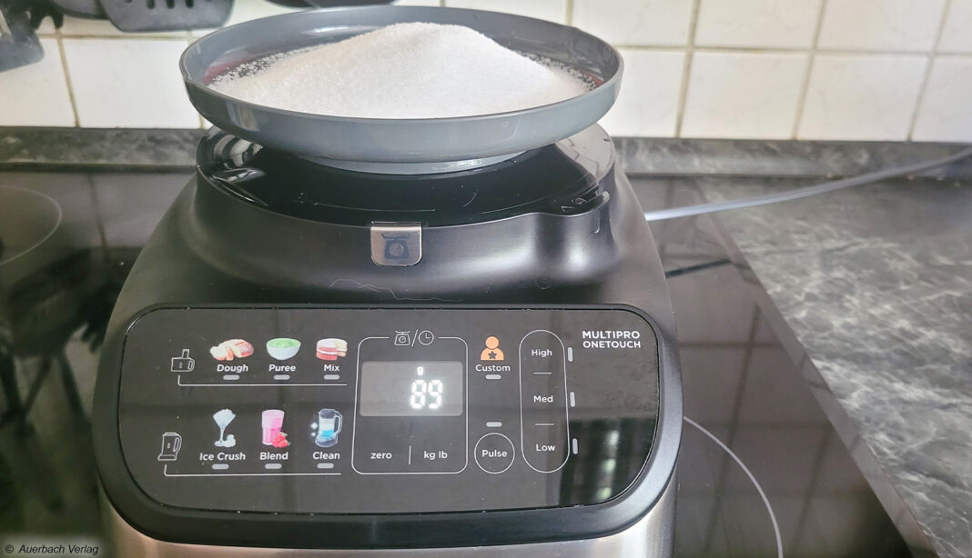 Perfekt: Neben Mixen, Kneten und Zerkleinern bietet das neue Kenwood-Küchengerät auch eine digitale Waage mit hoher Präzision