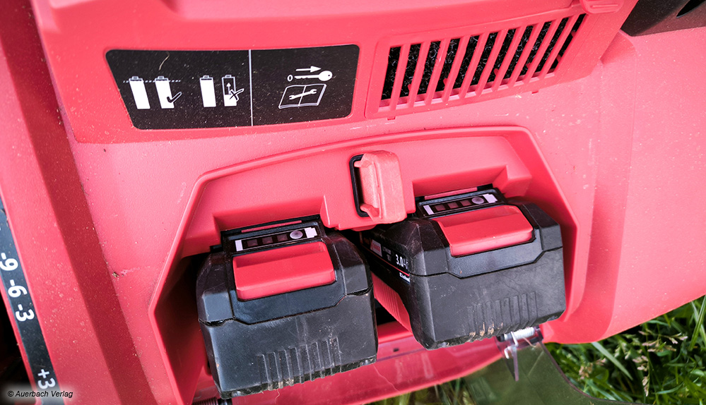 Der Vertikutierer von Einhell arbeitet kraftvoll – nicht zuletzt dank der 36 V, die durch die doppelte Verwendung der bewährten Power-X-Akkus realisiert werden