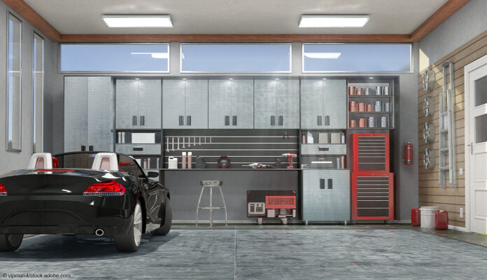 Auto in Garage