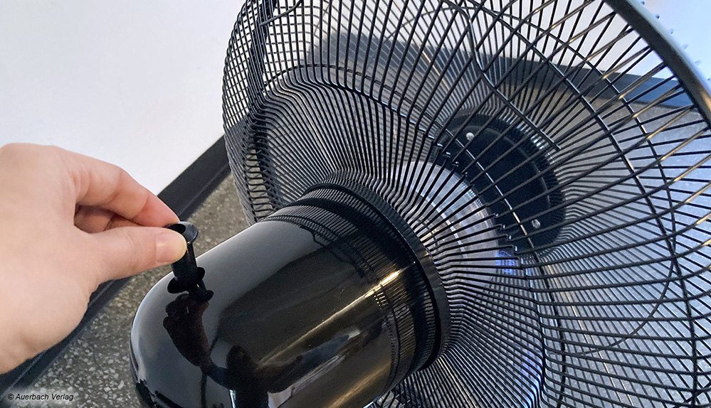 Beim Tischventilator von Eta kann die Schwenkfunktion nur manuell durch Herausziehen eines Stiftes aktiviert werden