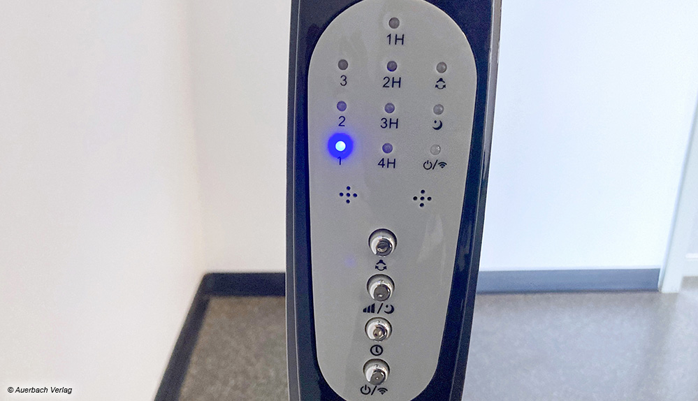 Der Standventilator von Inline hat ein schlichtes Bedienfeld und keine Fernbedienung, kann aber auch per App gesteuert werden