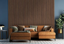 Akustikpaneele in Wohnzimmer hinter Couch