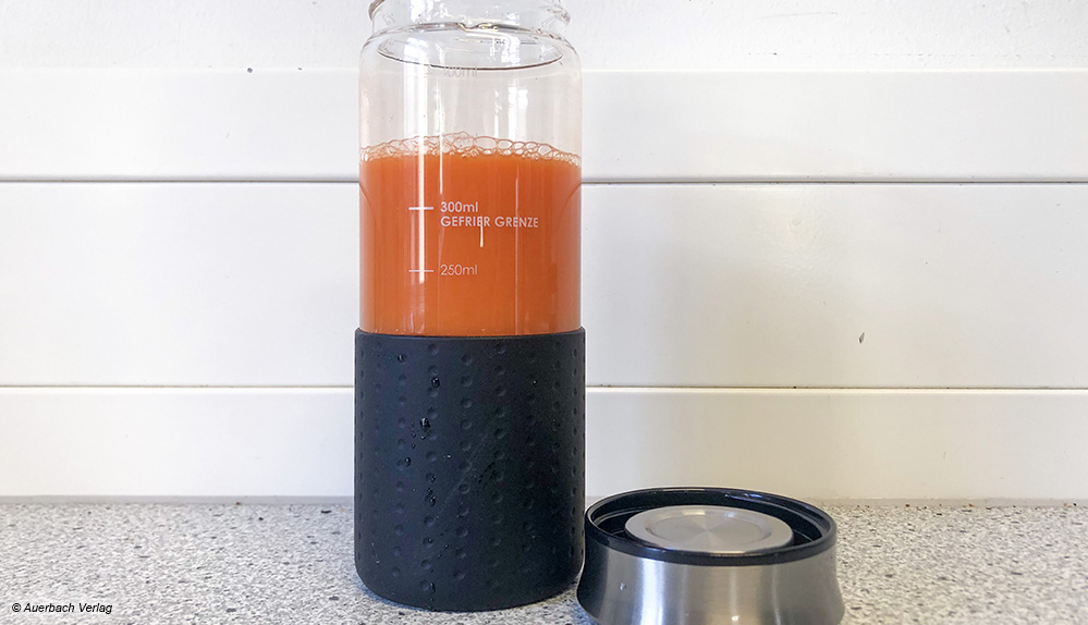 Nutrilovers punktet mit Zubehör für unterwegs – wie mit dieser Glasflasche beim Quick-Juicer 
