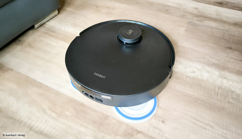 Clevere Idee von Deboot: Ein Wischpad kann aus dem Gerät ausgefahren werden. Dadurch kommt der Mopp auch an schlecht zugängliche Stellen 
