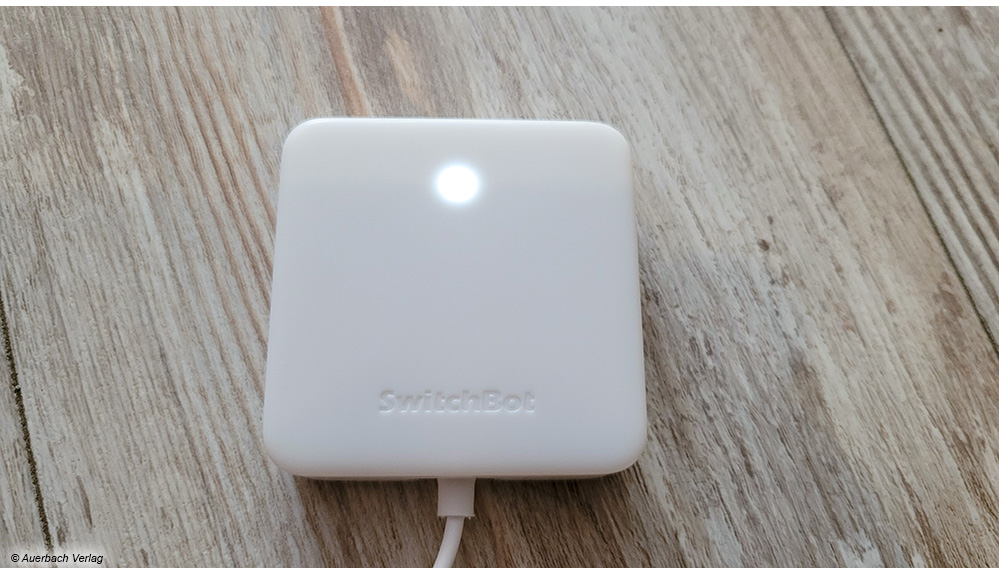 Mittels Gateway werden die Systeme von Switchbot (im Bild), Homematic IP, Visortech und Sorex ins Netzwerk integriert und ermöglichen die Öffnung auch aus der Ferne
