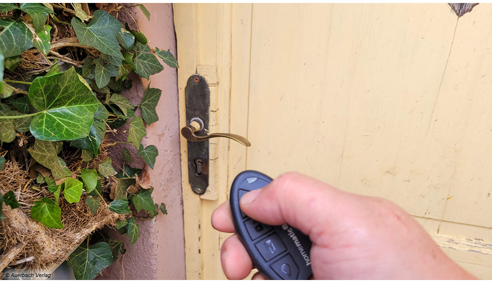 Mittels Fernbedienung lässt sich beispielsweise das Homematic-IP-Türschloss problemlos von außen öffnen