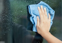 Fenster putzen mit Lappen