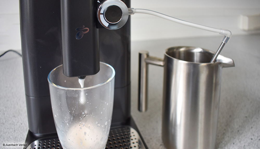 Tchibos Vollautomat Esperto 2 Milk eröffnet sich mit seiner Milchlanze jedwede Milchquelle 