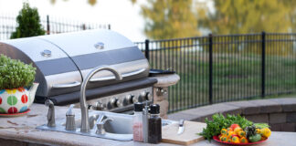 Outdoorküche mit Grill